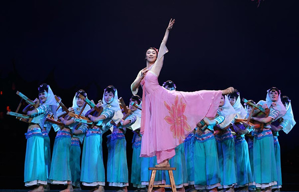 The show Dream of the Maritime Silk Road features a dancer during its Fujian performance on Aug 30. (Photo by Hu Meidong/China Daily) The show Dream of the Maritime Silk Road features a dancer during its Fujian performance on Aug 30. (Photo by Hu Meidong/China Daily)