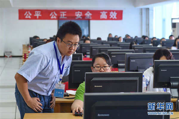 A teacher conducts a random check on an electronic exam paper at Jilin University, on June 14. (Photo by Zhang Nan/Xinhua) A teacher conducts a random check on an electronic exam paper at Jilin University, on June 14. (Photo by Zhang Nan/Xinhua)