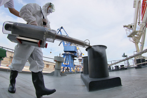 A quarantine officer sprays pesticide to kill mosquitoes on a cargo ship that arrived in Yantai, Shangdong province, in August, from Brazil, where the Zika virus has been detected. (Photo/Xinhua) A quarantine officer sprays pesticide to kill mosquitoes on a cargo ship that arrived in Yantai, Shangdong province, in August, from Brazil, where the Zika virus has been detected. (Photo/Xinhua)