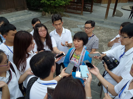 Luo Jiamei does interviews with reporters on her career creation. (Photo provided to chinadaily.com.cn) Luo Jiamei does interviews with reporters on her career creation. (Photo provided to chinadaily.com.cn)