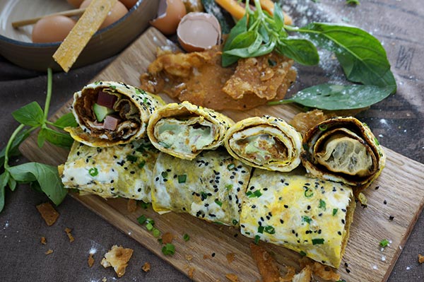 Beijing-style Peking duck jianbing with cucumber, sliced Peking duck, pickles and the sweet paste of flour. (Photo provided to China Daily) Beijing-style Peking duck jianbing with cucumber, sliced Peking duck, pickles and the sweet paste of flour. (Photo provided to China Daily)