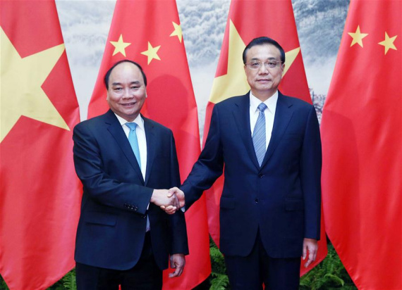 Chinese Premier Li Keqiang (R) shakes hands with Vietnamese Prime Minister Nguyen Xuan Phuc in Beijing, capital of China, Sept. 12, 2016. (Photo: Xinhua/Yao Dawei) Chinese Premier Li Keqiang (R) shakes hands with Vietnamese Prime Minister Nguyen Xuan Phuc in Beijing, capital of China, Sept. 12, 2016. (Photo: Xinhua/Yao Dawei)