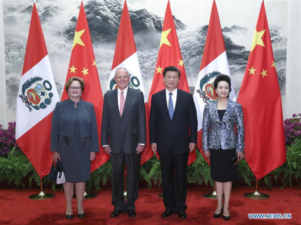 Chinese President Xi Jinping (2nd R) and his wife Peng Liyuan (R) pose for a group photo with Peru's President Pedro Pablo Kuczynski (2nd L) and his wife in Beijing, capital of China, Sept. 13, 2016. (Photo: Xinhua/Pang Xinglei) Chinese President Xi Jinping (2nd R) and his wife Peng Liyuan (R) pose for a group photo with Peru's President Pedro Pablo Kuczynski (2nd L) and his wife in Beijing, capital of China, Sept. 13, 2016. (Photo: Xinhua/Pang Xinglei)