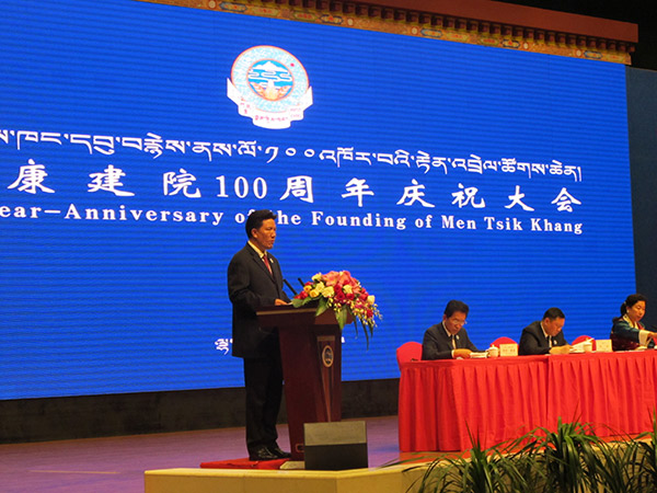 Losang Gyaltsan, chairman of the Tibet autonomous region, was addressing the opening ceremony of the first China Tibet International Forum on Tibetan Medicine. (Palden Nyima/China Daily) Losang Gyaltsan, chairman of the Tibet autonomous region, was addressing the opening ceremony of the first China Tibet International Forum on Tibetan Medicine. (Palden Nyima/China Daily)