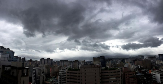 Clouds fly above Taipei, southeast China's Taiwan, as Typhoon Malakas is approaching the east coast of Taiwan, Sept. 17, 2016. (Photo: Xinhua/Song Zhenping) Clouds fly above Taipei, southeast China's Taiwan, as Typhoon Malakas is approaching the east coast of Taiwan, Sept. 17, 2016. (Photo: Xinhua/Song Zhenping)