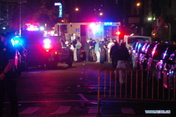 Policemen investigate near the site of an explosion in New York, the United States, Sept. 17, 2016. (Photo: Xinhua/David Torres) Policemen investigate near the site of an explosion in New York, the United States, Sept. 17, 2016. (Photo: Xinhua/David Torres)