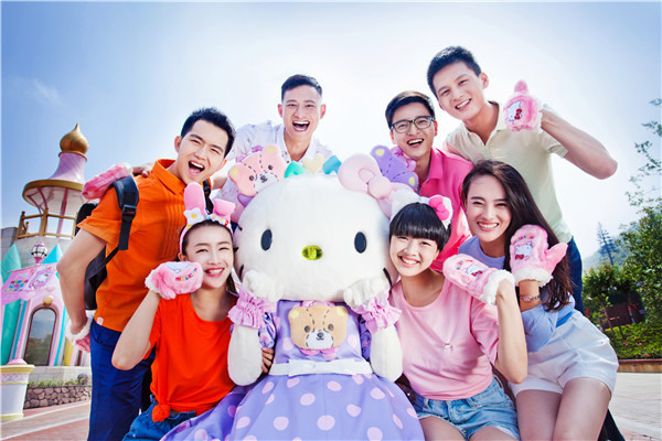 Visitors pose with Hello Kitty at the world's largest Hello Kitty Park in Anji county.(Photo provided to China Daily) Visitors pose with Hello Kitty at the world's largest Hello Kitty Park in Anji county.(Photo provided to China Daily)