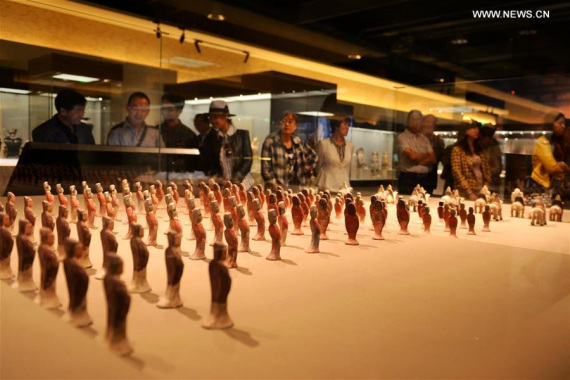 Visitors view the exhibits during a preview of the Silk Road (Dunhuang) International Culture Expo in in Dunhuang, northwest China's Gansu Province, Sept. 12, 2016. The expo will be held in Dunhuang from Sept. 20 to Oct. 10. (Photo/Xinhua) Visitors view the exhibits during a preview of the Silk Road (Dunhuang) International Culture Expo in in Dunhuang, northwest China's Gansu Province, Sept. 12, 2016. The expo will be held in Dunhuang from Sept. 20 to Oct. 10. (Photo/Xinhua)