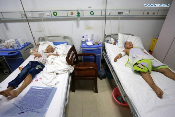 Two injured children receive medical treatments at a hospital in Suixian County, central China's Henan Province, Sept. 22, 2016. (Photo: Xinhua/Yang Zhenghua) Two injured children receive medical treatments at a hospital in Suixian County, central China's Henan Province, Sept. 22, 2016. (Photo: Xinhua/Yang Zhenghua)