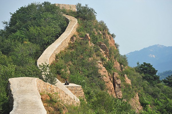 A section of the Great Wall was repaired in Suizhong county, Liaoning province, with what officials said was sand. But critics of the work said it was cement. (Zhang Shiyao / For China Daily) A section of the Great Wall was repaired in Suizhong county, Liaoning province, with what officials said was sand. But critics of the work said it was cement. (Zhang Shiyao / For China Daily)
