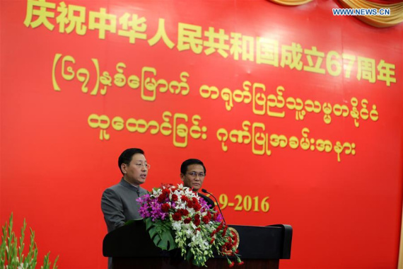 Myanmar Vice President U Henry Van Thio (R) and Chinese Ambassador to Myanmar Hong Liang attend a reception in Nay Pyi Taw, capital of Myanmar, Sept. 26, 2016. (Photo: Xinhua/U Aung) Myanmar Vice President U Henry Van Thio (R) and Chinese Ambassador to Myanmar Hong Liang attend a reception in Nay Pyi Taw, capital of Myanmar, Sept. 26, 2016. (Photo: Xinhua/U Aung)