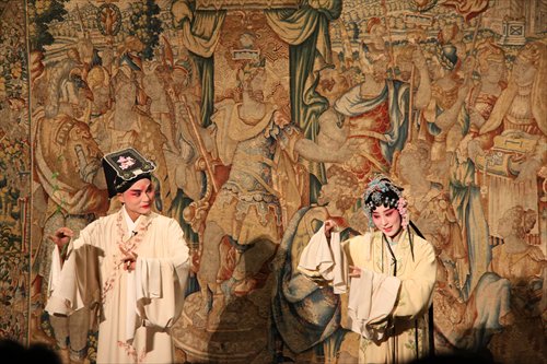 Artists from the Suzhou Kunqu Opera Theater of Jiangsu Province perform The Interruption of a Dream from The Peony Pavilion at King's College, University of Cambridge on Monday. (Photo: Sun Wei/GT) Artists from the Suzhou Kunqu Opera Theater of Jiangsu Province perform The Interruption of a Dream from The Peony Pavilion at King's College, University of Cambridge on Monday. (Photo: Sun Wei/GT)