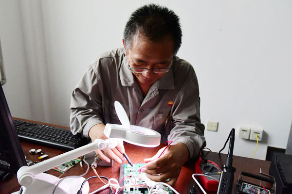 Diao Kejian works at his office in Fushun, Northeast China's Liaoning province, Sept 27, 2016. (Photo by Wu Yan/chinadaily.com.cn) Diao Kejian works at his office in Fushun, Northeast China's Liaoning province, Sept 27, 2016. (Photo by Wu Yan/chinadaily.com.cn)