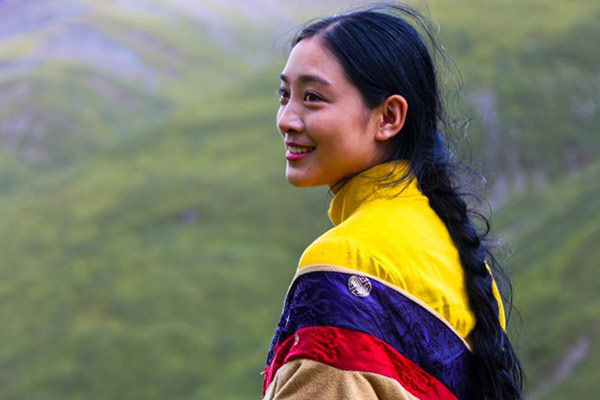 Bright colors, such as yellow, red and blue, are widely used, especially for young women's dresses. (Photo by Han Jiajun/chinadaily.com.cn) Bright colors, such as yellow, red and blue, are widely used, especially for young women's dresses. (Photo by Han Jiajun/chinadaily.com.cn)