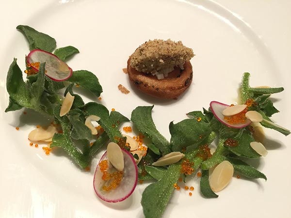 Almond slices and green vegetable salad with goose-liver pate. (Photo provided to China Daily) Almond slices and green vegetable salad with goose-liver pate. (Photo provided to China Daily)