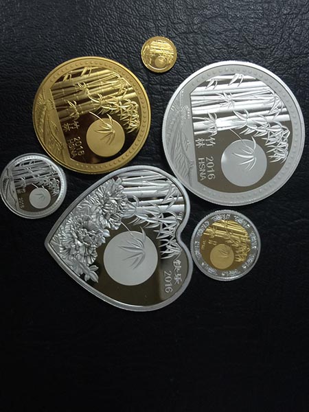 Medals with panda images exported to US. (Photo/provided to chinadaily.com.cn) Medals with panda images exported to US. (Photo/provided to chinadaily.com.cn)
