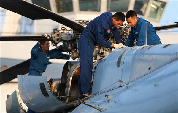 The Chinese and Russian navies stage a mission to seize an island on Sunday, marking the end of the two countries' joint drill this year. (Photo by GAN JUN/CHINA DAILY) The Chinese and Russian navies stage a mission to seize an island on Sunday, marking the end of the two countries' joint drill this year. (Photo by GAN JUN/CHINA DAILY)