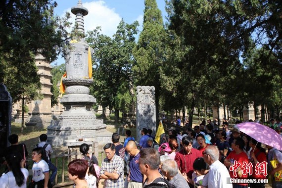 Tourists visit the Shaolin Temple in Henan province, Oct. 4, 2016. (Photo/China News Service) Tourists visit the Shaolin Temple in Henan province, Oct. 4, 2016. (Photo/China News Service)