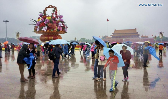 Tourists carrying umbrellas visit the Tian'anmen Square in Beijing, capital of China, Oct. 4, 2016, the fourth day of China's National Day holiday. (Photo: Xinhua/Li Xin) Tourists carrying umbrellas visit the Tian'anmen Square in Beijing, capital of China, Oct. 4, 2016, the fourth day of China's National Day holiday. (Photo: Xinhua/Li Xin)