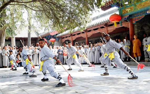 African apprentices perform Kungfu at the Shaolin Temple on the Songshan Mountain in Dengfeng City, Central China's Henan province, Sept 23, 2016. A total of twenty apprentices from Africa graduated here on Friday after three-month training programs on Kungfu and Shaolin culture. (Photo/Xinhua) African apprentices perform Kungfu at the Shaolin Temple on the Songshan Mountain in Dengfeng City, Central China's Henan province, Sept 23, 2016. A total of twenty apprentices from Africa graduated here on Friday after three-month training programs on Kungfu and Shaolin culture. (Photo/Xinhua)