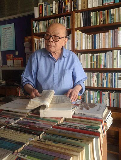 Jiang Chengbo at his bookstore in Suzhou, Jiangsu province. (Photo by Xu Lijuan/China Daily) Jiang Chengbo at his bookstore in Suzhou, Jiangsu province. (Photo by Xu Lijuan/China Daily)
