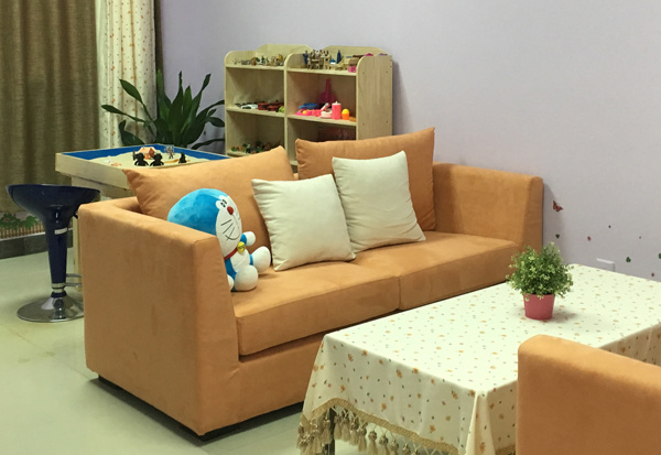 Toys and warm colors can be seen in an interview room designated for juvenile victims in Shanghai. (Photo by ZHOU WENTING/CHINA DAILY) Toys and warm colors can be seen in an interview room designated for juvenile victims in Shanghai. (Photo by ZHOU WENTING/CHINA DAILY)