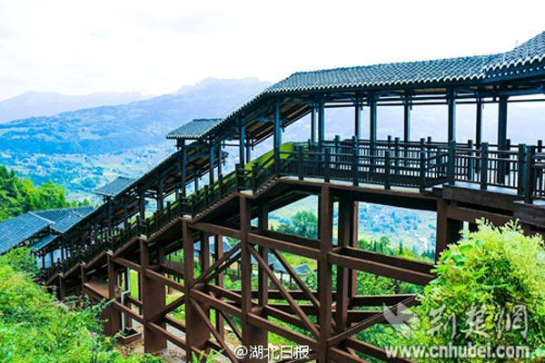 The sightseeing escalator at Enshi Grand Canyon in Enshi city, Central China's Hubei province. (Photo from Weibo account of Hubei Daily) The sightseeing escalator at Enshi Grand Canyon in Enshi city, Central China's Hubei province. (Photo from Weibo account of Hubei Daily)