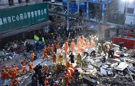 Rescuers search for survivors in the rubbles. (Photo/Xinhua) Rescuers search for survivors in the rubbles. (Photo/Xinhua)
