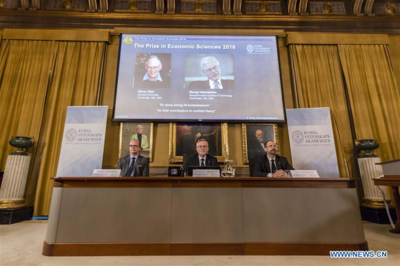 Photo taken on Oct. 10, 2016 shows the scene of the press conference held by the Royal Swedish Academy of Sciences to announce the winners of the 2016 Nobel Prize in Economics in Stockholm, Sweden. (Photo: Xinhua/Shi Tiansheng) Photo taken on Oct. 10, 2016 shows the scene of the press conference held by the Royal Swedish Academy of Sciences to announce the winners of the 2016 Nobel Prize in Economics in Stockholm, Sweden. (Photo: Xinhua/Shi Tiansheng)