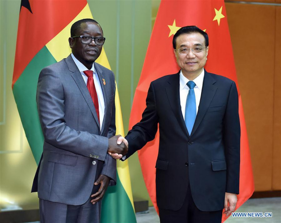 Chinese Premier Li Keqiang (R) meets with Guinea Bissau Prime Minister Baciro Dja, who is in Macao for the opening ceremony of the fifth Ministerial Conference of the Forum for Economic and Trade Cooperation between China and Portuguese-speaking countries, in Macao, south China, Oct. 10, 2016. (Photo: Xinhua/Li Tao) Chinese Premier Li Keqiang (R) meets with Guinea Bissau Prime Minister Baciro Dja, who is in Macao for the opening ceremony of the fifth Ministerial Conference of the Forum for Economic and Trade Cooperation between China and Portuguese-speaking countries, in Macao, south China, Oct. 10, 2016. (Photo: Xinhua/Li Tao)