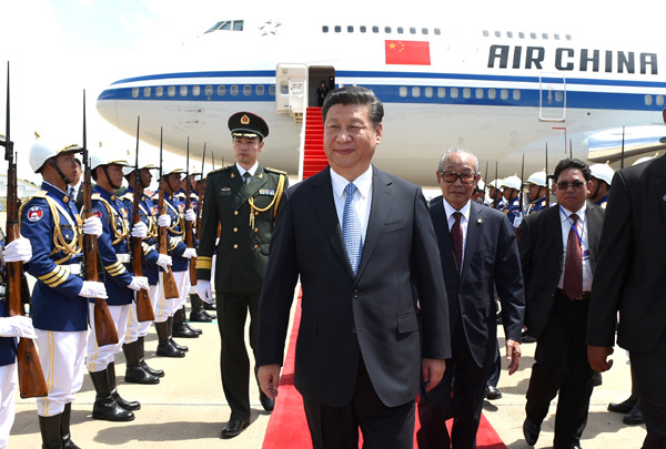 President Xi Jinping arrives for a state visit to Cambodia in Phnom Penh, October 13, 2016. (Photo/Xinhua) President Xi Jinping arrives for a state visit to Cambodia in Phnom Penh, October 13, 2016. (Photo/Xinhua)
