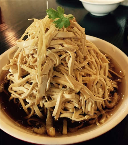 Tang gan si, or shredded tofu in soup. (Photo/chinadaily.com.cn) Tang gan si, or shredded tofu in soup. (Photo/chinadaily.com.cn)