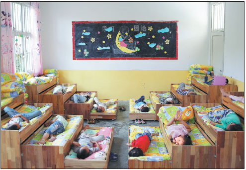 Children take a post-lunch nap at the Muziping Village Kindergarten in Tongren.(Photos By Hou Liqiang / China Daily) Children take a post-lunch nap at the Muziping Village Kindergarten in Tongren.(Photos By Hou Liqiang / China Daily)