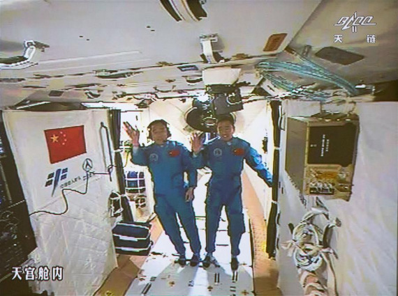 Photo taken on Oct. 19, 2016 shows the screen at the Beijing Aerospace Control Center showing the two Chinese astronauts Jing Haipeng (L) and Chen Dong waving hands in the space lab Tiangong-2. (Photo: Xinhua/Ju Zhenhua) Photo taken on Oct. 19, 2016 shows the screen at the Beijing Aerospace Control Center showing the two Chinese astronauts Jing Haipeng (L) and Chen Dong waving hands in the space lab Tiangong-2. (Photo: Xinhua/Ju Zhenhua)