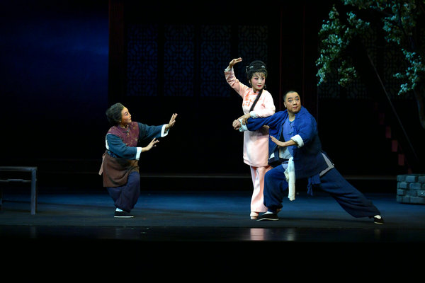 Qinqiang Opera Yisushe is staged at the ongoing China Art Festival in Xi'an, Shaanxi province. The production tells the story of the 100-year-old troupe. (Photo provided to China Daily) Qinqiang Opera Yisushe is staged at the ongoing China Art Festival in Xi'an, Shaanxi province. The production tells the story of the 100-year-old troupe. (Photo provided to China Daily)