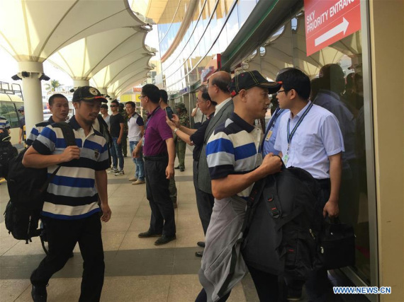 Chinese crew members (wearing caps) freed by Somali pirates arrive at the airport before heading home, in Nairobi, Kenya, Oct. 24, 2016. (Photo: Xinhua/Sun Ruibo) Chinese crew members (wearing caps) freed by Somali pirates arrive at the airport before heading home, in Nairobi, Kenya, Oct. 24, 2016. (Photo: Xinhua/Sun Ruibo)