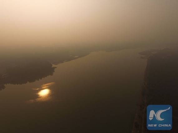 Aerial photo taken on Oct. 13, 2016 shows the Chaobai River shrouded in smog in Beijing, capital of China, Oct. 13, 2016. A blue alert for air pollution was issued on Thursday in Beijing. (Photo: Xinhua/Xing Guangli) Aerial photo taken on Oct. 13, 2016 shows the Chaobai River shrouded in smog in Beijing, capital of China, Oct. 13, 2016. A blue alert for air pollution was issued on Thursday in Beijing. (Photo: Xinhua/Xing Guangli)