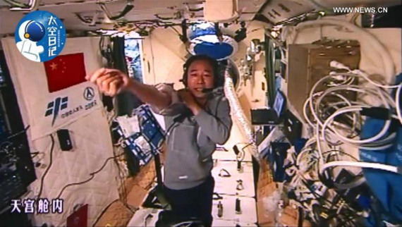 Taikonaut Jing Haipeng shows a suit specially designed for cardiovascular research in gravity-free environment in the space lab Tiangong-2, Oct. 26, 2016. (Photo/Xinhua) Taikonaut Jing Haipeng shows a suit specially designed for cardiovascular research in gravity-free environment in the space lab Tiangong-2, Oct. 26, 2016. (Photo/Xinhua)