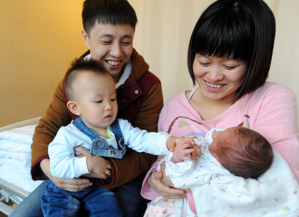 A couple both born after 1990 hold their children, an infant daughter and her 18-month-old elder brother, in Shenyang, Liaoning province, on Jan 3.Many couples responded to the chance to have a second child after policies were eased. LIHAO/CHINA DAILY A couple both born after 1990 hold their children, an infant daughter and her 18-month-old elder brother, in Shenyang, Liaoning province, on Jan 3.Many couples responded to the chance to have a second child after policies were eased. LIHAO/CHINA DAILY