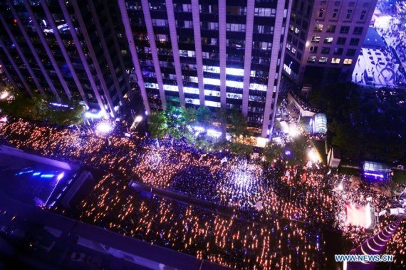 People attend a rally asking for the resignation of South Korean President Park Geun-hye in Seoul, South Korea, Oct. 29, 2016. (Photo: Xinhua/Newsis) People attend a rally asking for the resignation of South Korean President Park Geun-hye in Seoul, South Korea, Oct. 29, 2016. (Photo: Xinhua/Newsis)