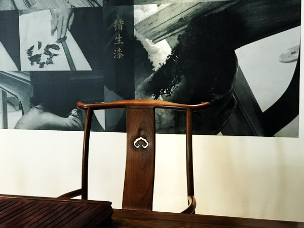 A Su-style chair, showed during the exhibition at Prince Kung's Mansion, Beijing, Oct 7, 2016. (Photo/Sina Weibo) A Su-style chair, showed during the exhibition at Prince Kung's Mansion, Beijing, Oct 7, 2016. (Photo/Sina Weibo)