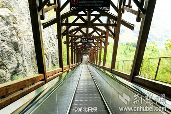 A closer look at the escalator in Enshi Grand Canyon in Enshi city, Central China's Hubei province. (Photo from Weibo account of Hubei Daily) A closer look at the escalator in Enshi Grand Canyon in Enshi city, Central China's Hubei province. (Photo from Weibo account of Hubei Daily)
