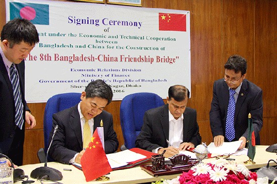 Chinese ambassador Ma Mingqiang signed the Agreement on Economic and Technical Cooperation between China and Bangladesh in Dhaka, Bangladesh on April 7, 2016. (Photo/Xinhua) Chinese ambassador Ma Mingqiang signed the Agreement on Economic and Technical Cooperation between China and Bangladesh in Dhaka, Bangladesh on April 7, 2016. (Photo/Xinhua)