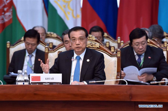 Chinese Premier Li Keqiang (C) attends the 15th Shanghai Cooperation Organization (SCO) prime ministers' meeting in Bishkek, Kyrgyzstan, Nov. 3, 2016. (Photo; Xinhua/Zhang Duo)