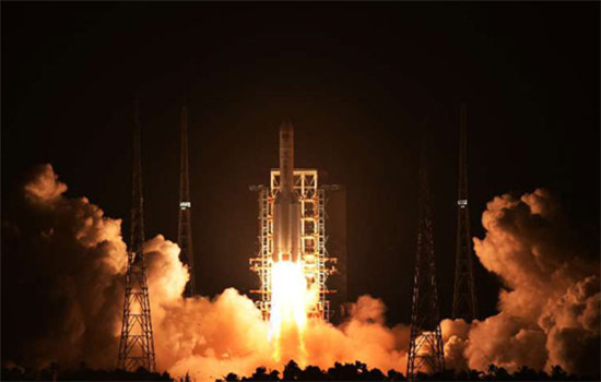 China's brand-new heavy-lift carrier rocket Long March-5 blasts off from Wenchang Space Launch center in South China's Hainan province, trailing a vast column of flame.(Photo/Xinhua) China's brand-new heavy-lift carrier rocket Long March-5 blasts off from Wenchang Space Launch center in South China's Hainan province, trailing a vast column of flame.(Photo/Xinhua)