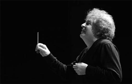 Italian conductor Rico Saccani takes the baton of the Guiyang Symphony Orchestra. (Photo provided to China Daily) Italian conductor Rico Saccani takes the baton of the Guiyang Symphony Orchestra. (Photo provided to China Daily)