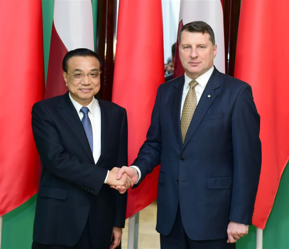 Chinese Premier Li Keqiang (L) meets with Latvian President Raimonds Vejonis in Riga, Latvia, Nov. 4, 2016. (Photo: Xinhua/Zhang Duo) Chinese Premier Li Keqiang (L) meets with Latvian President Raimonds Vejonis in Riga, Latvia, Nov. 4, 2016. (Photo: Xinhua/Zhang Duo)