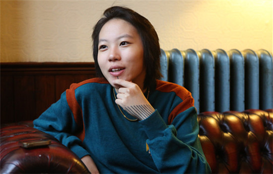 Leah Dou is on her UK tour as a supporting act for the indie pop band Bastille. (HUANG QIUCHEN/CHINA DAILY) Leah Dou is on her UK tour as a supporting act for the indie pop band Bastille. (HUANG QIUCHEN/CHINA DAILY)