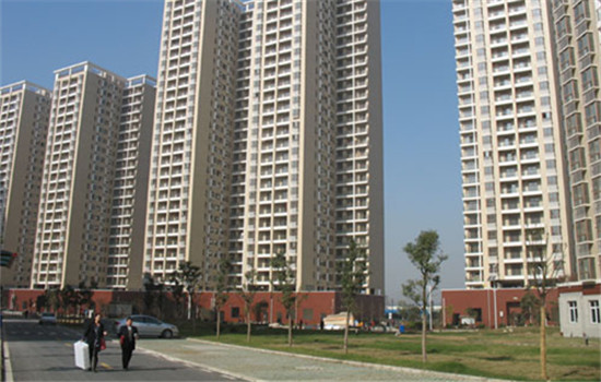 A corner of the affordable-housing project in Wuhan, capital of Hubei province, which was found to have been built on the site of a previous chemical plant. (Sun Xinming / for China Daily) A corner of the affordable-housing project in Wuhan, capital of Hubei province, which was found to have been built on the site of a previous chemical plant. (Sun Xinming / for China Daily)