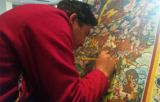 Kelsang Dawa shows his thangka collection at his painting center in Shangri-La, Yunnan province. The Tibetan art genre is energy-intensive-sometimes it takes years to finish one piece. (WANG KAIHAO/CHINA DAILY) Kelsang Dawa shows his thangka collection at his painting center in Shangri-La, Yunnan province. The Tibetan art genre is energy-intensive-sometimes it takes years to finish one piece. (WANG KAIHAO/CHINA DAILY)
